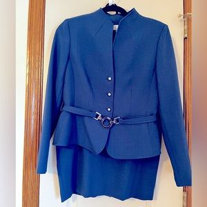 Tahiti 6P blue suit with silver buttons &!belt clasp; like NEW!